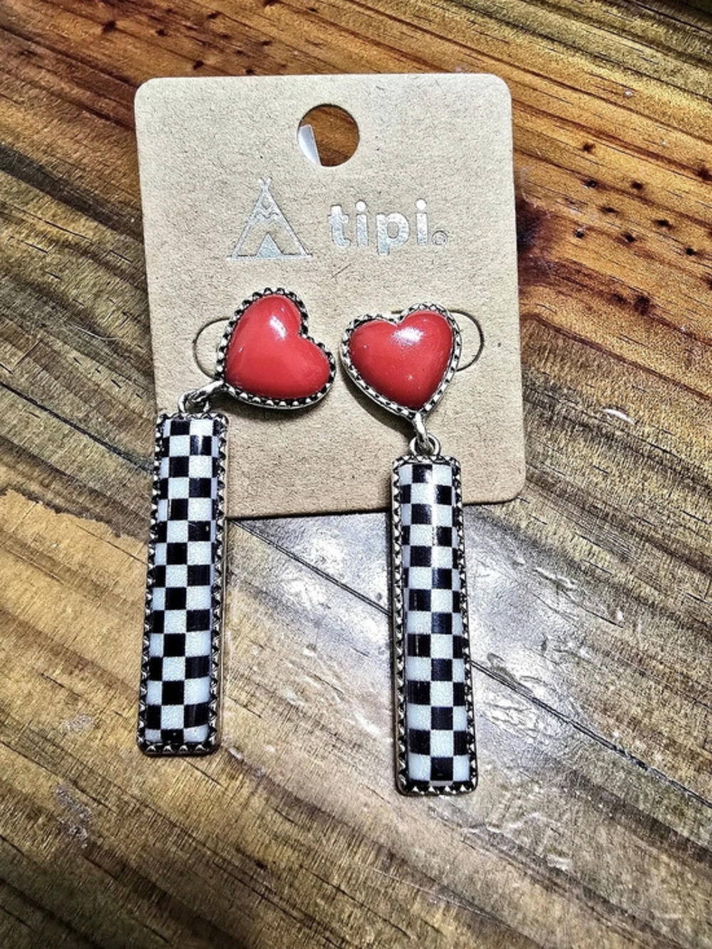 A tipi Heart Checkered Drop Earrings in Red & Black NWT